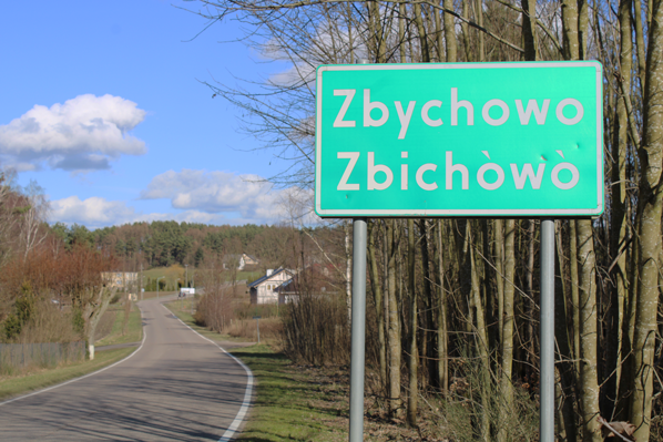 Znak drogowy informujący o wjeździe do miejscowości Zbychowo