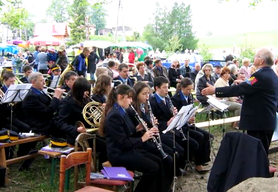 Orkiestra podczas festynu w Zbychowie